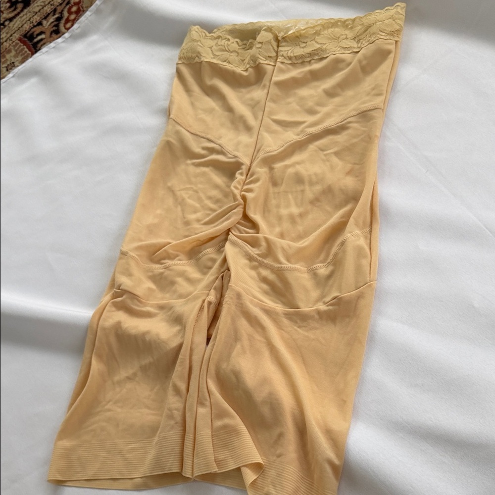Seamless High-Waist Shaping Shorts - Nude